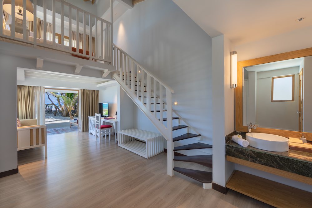Garden Bungalow at Cinnamon Dhonveli thumbnail 4
